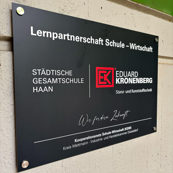 Vertragsunterzeichnung zur Lernpartnerschaft